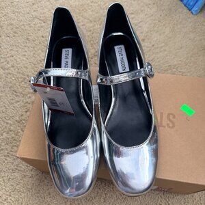 Women's Size 10 Steve Madden Mary Jane Shoes.  Silver. NIB